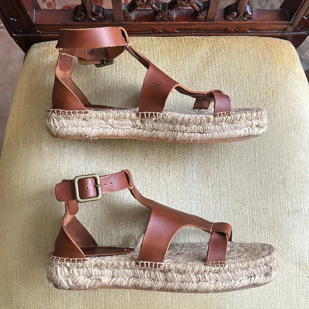 Soludos step out